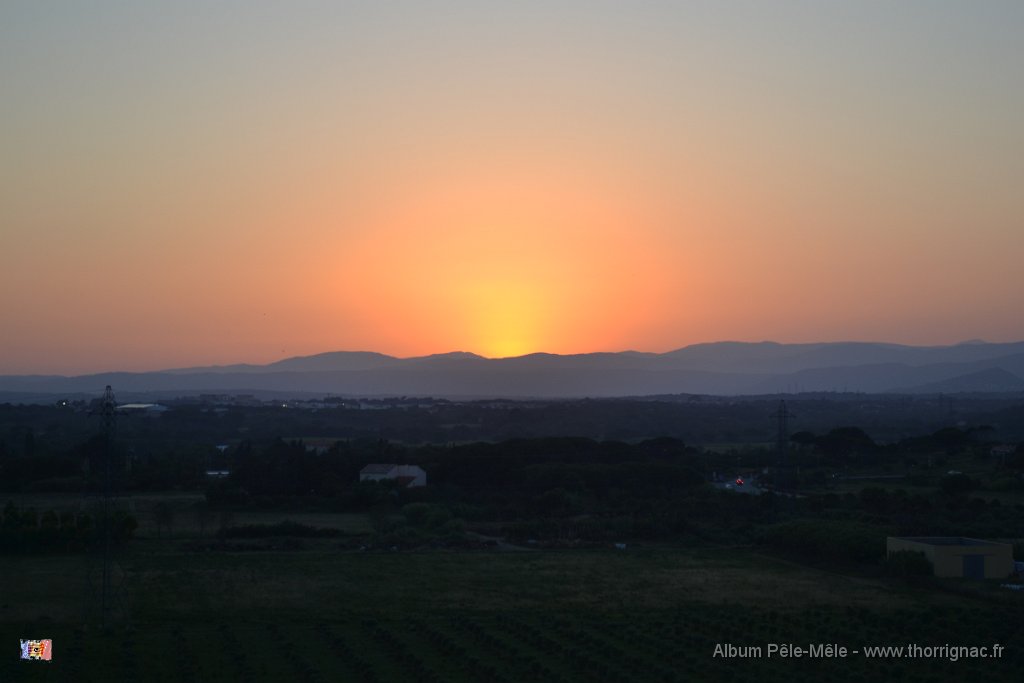 DSC 0016.JPG - Coucher de soleil sur le massif des Maures. 15 juin 2012. 20H10